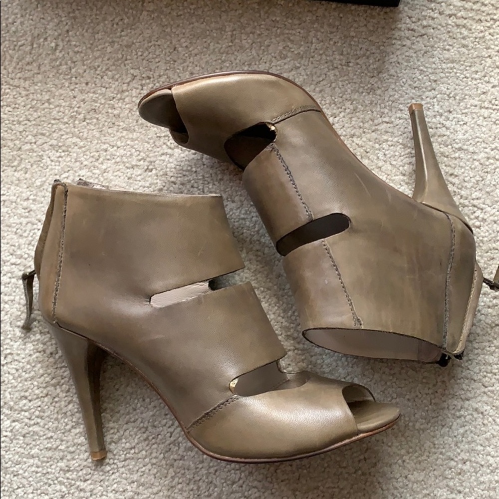 Bruno Premi leather ankle booties